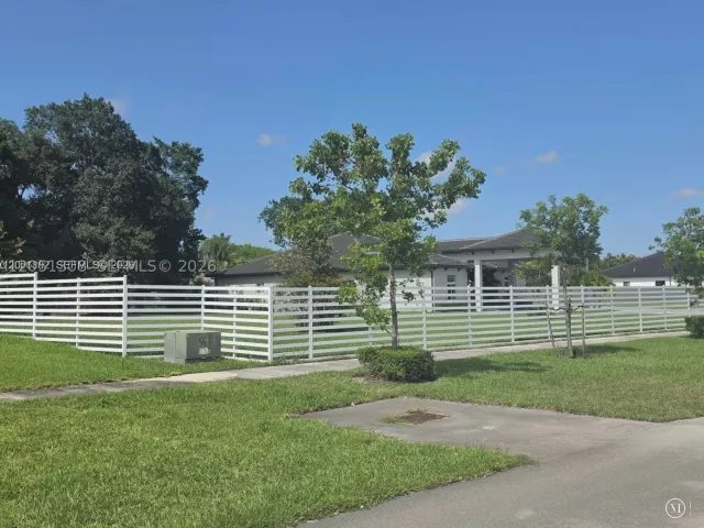 5-bedroom home for sale in Homestead - 17575 SW 280 TH ST - MondialRealty