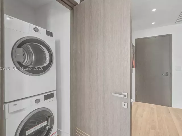 2-bedroom condo for rent in Miami - 20 NE 11th St 3808 - MondialRealty
