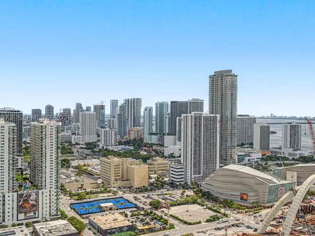 2-bedroom condo for rent in Miami - 20 NE 11th St 3808 - MondialRealty