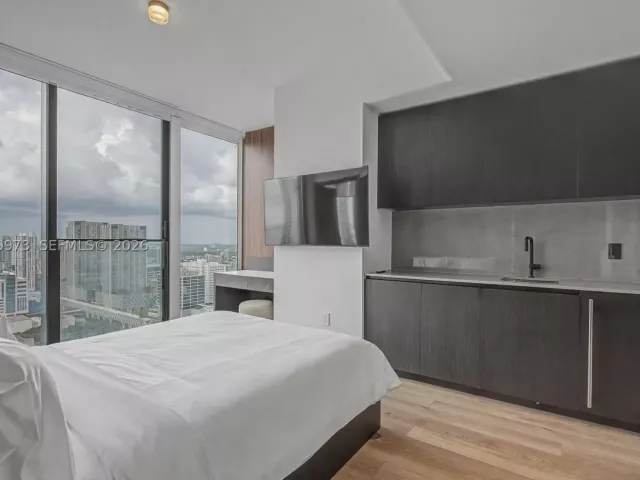 2-bedroom condo for rent in Miami - 20 NE 11th St 3808 - MondialRealty