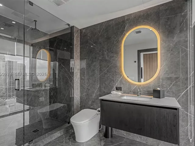 2-bedroom condo for rent in Miami - 20 NE 11th St 3808 - MondialRealty