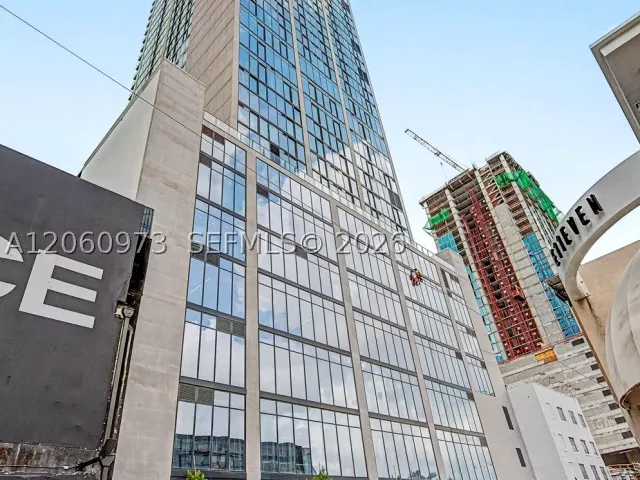 2-bedroom condo for rent in Miami - 20 NE 11th St 3808 - MondialRealty