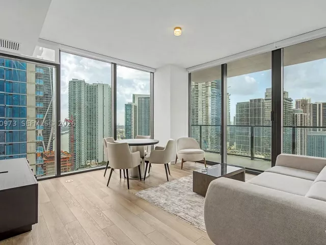 2-bedroom condo for rent in Miami - 20 NE 11th St 3808 - MondialRealty