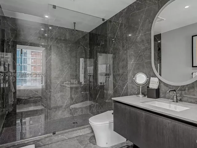 2-bedroom condo for rent in Miami - 20 NE 11th St 3808 - MondialRealty
