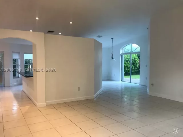 4-bedroom home for rent in Doral - 11236 NW 58th Ter - MondialRealty