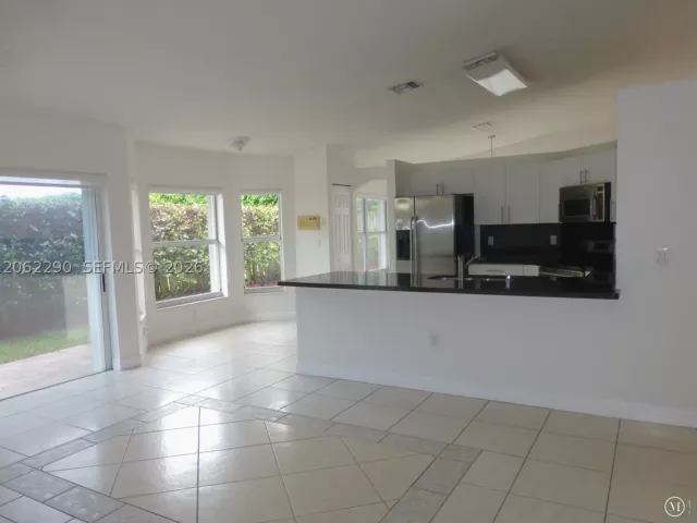 4-bedroom home for rent in Doral - 11236 NW 58th Ter - MondialRealty