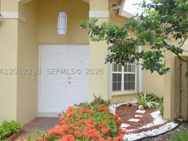 4-bedroom home for rent in Doral - 11236 NW 58th Ter - MondialRealty