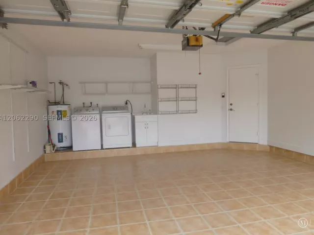 4-bedroom home for rent in Doral - 11236 NW 58th Ter - MondialRealty