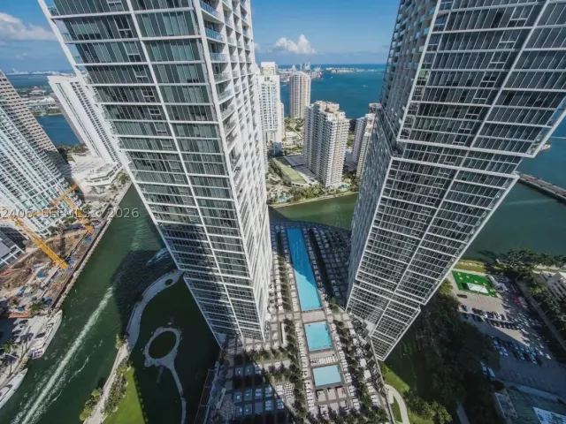 1-bedroom condo for sale in Miami - 485 Brickell Ave 4711 - MondialRealty
