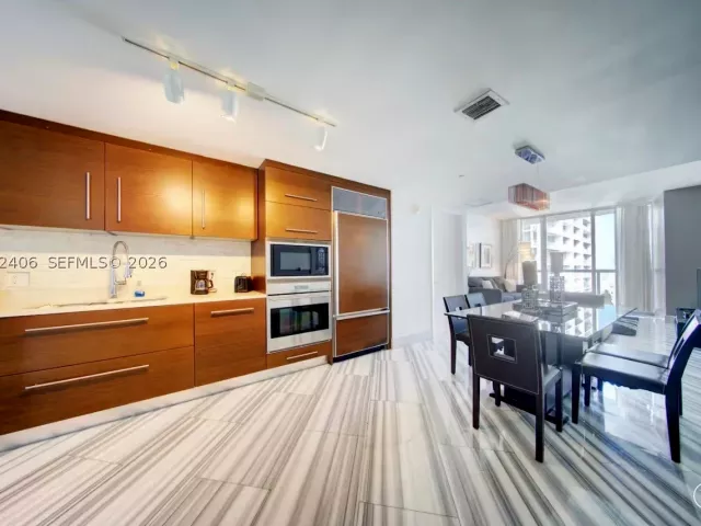 1-bedroom condo for sale in Miami - 485 Brickell Ave 4711 - MondialRealty