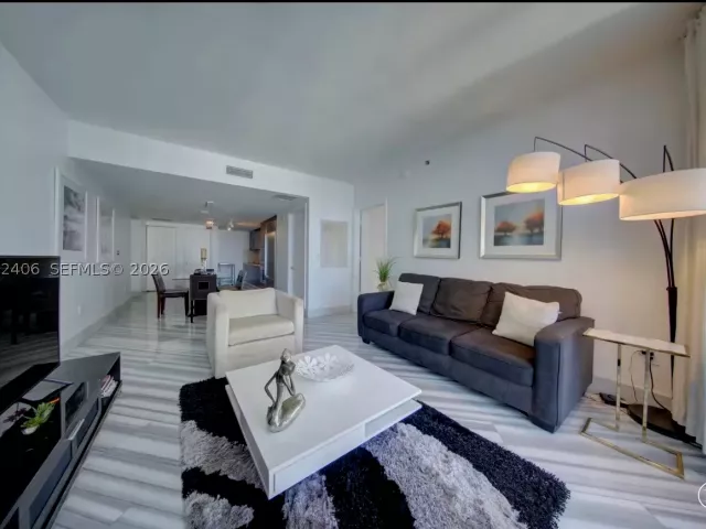 1-bedroom condo for sale in Miami - 485 Brickell Ave 4711 - MondialRealty