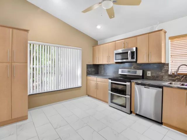3-bedroom home for sale in Delray Beach - 13620 Weyburne Drive - MondialRealty