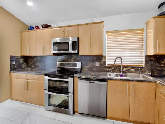 3-bedroom home for sale in Delray Beach - 13620 Weyburne Drive - MondialRealty