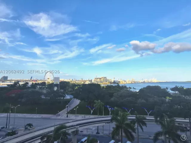 2-bedroom condo for rent in Miami - 50 Biscayne Blvd 804 - MondialRealty