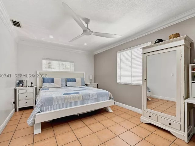 3-bedroom home for sale in Miami - 11831 SW 31st St - MondialRealty