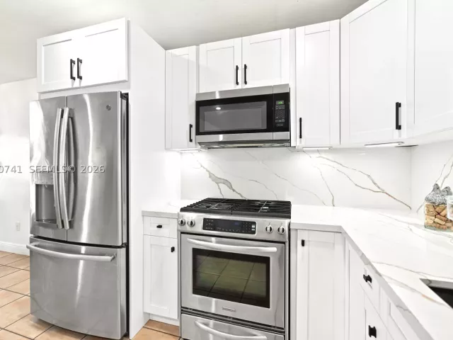 3-bedroom home for sale in Miami - 11831 SW 31st St - MondialRealty
