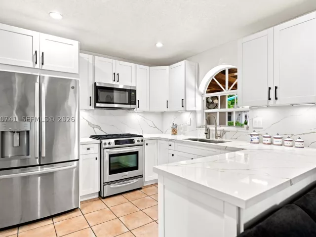 3-bedroom home for sale in Miami - 11831 SW 31st St - MondialRealty