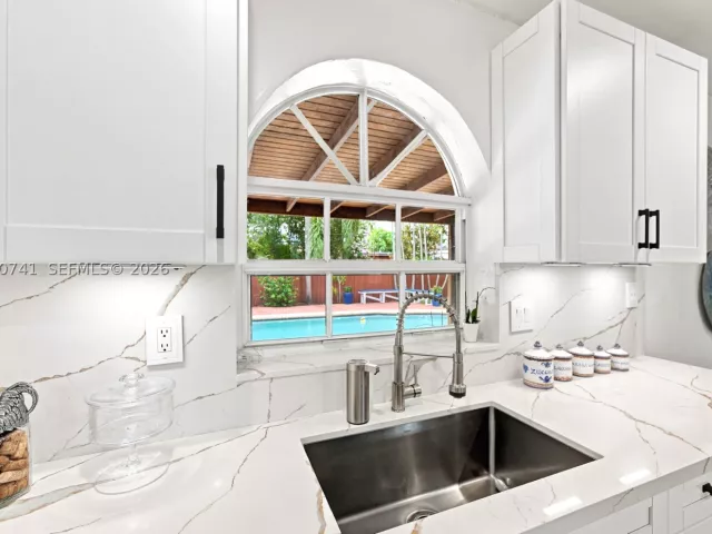 3-bedroom home for sale in Miami - 11831 SW 31st St - MondialRealty