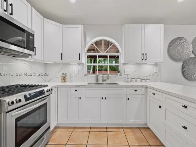 3-bedroom home for sale in Miami - 11831 SW 31st St - MondialRealty