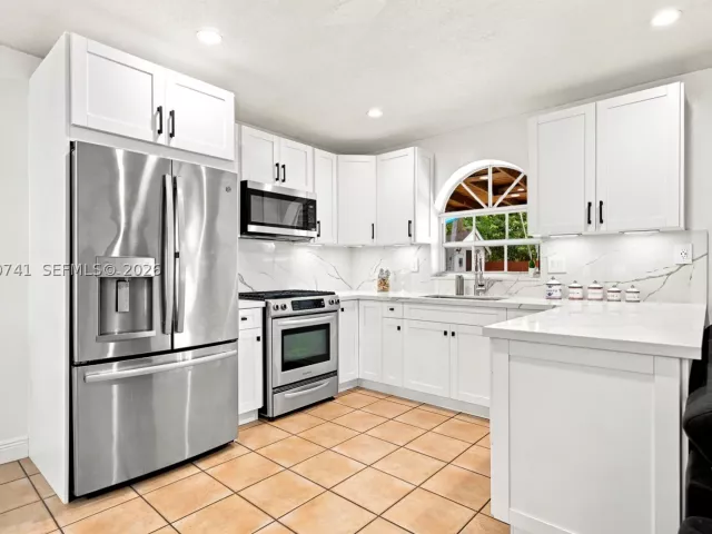 3-bedroom home for sale in Miami - 11831 SW 31st St - MondialRealty