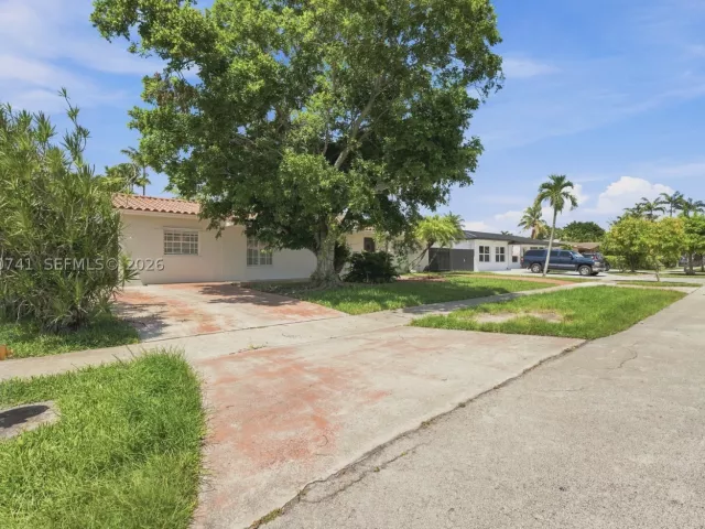3-bedroom home for sale in Miami - 11831 SW 31st St - MondialRealty