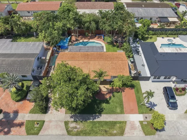 3-bedroom home for sale in Miami - 11831 SW 31st St - MondialRealty