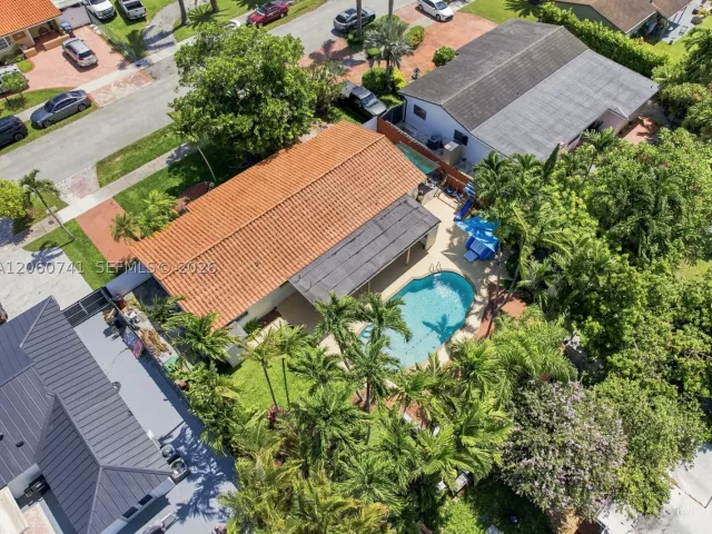 3-bedroom home for sale in Miami - 11831 SW 31st St - MondialRealty