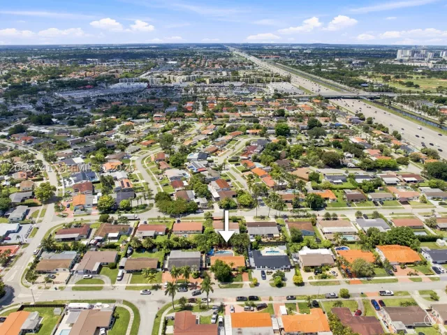 3-bedroom home for sale in Miami - 11831 SW 31st St - MondialRealty