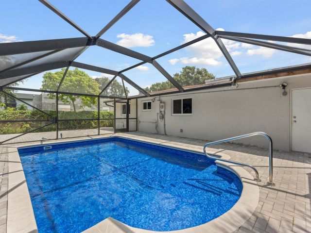 3-bedroom home for sale in Fort Lauderdale - 1633 SW 30th Avenue - MondialRealty