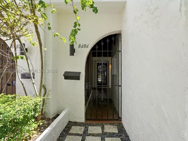 2-bedroom home for sale in Miami - 8886 SW 62nd Ter 8-A - MondialRealty