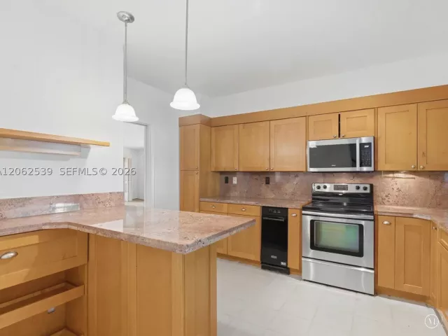 2-bedroom home for sale in Miami - 8886 SW 62nd Ter 8-A - MondialRealty