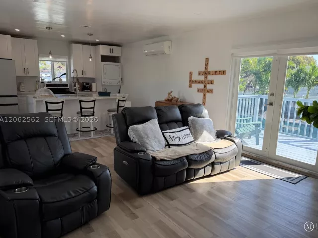 3-bedroom home for sale in Miami - 2401 SW 83rd Ave - MondialRealty
