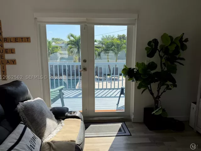 3-bedroom home for sale in Miami - 2401 SW 83rd Ave - MondialRealty