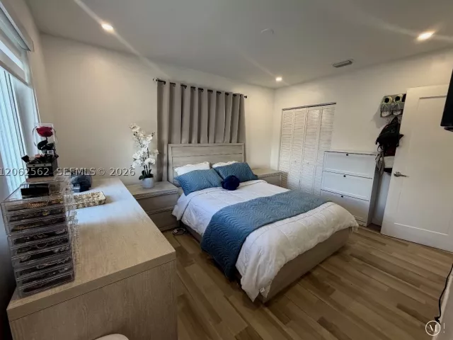 3-bedroom home for sale in Miami - 2401 SW 83rd Ave - MondialRealty