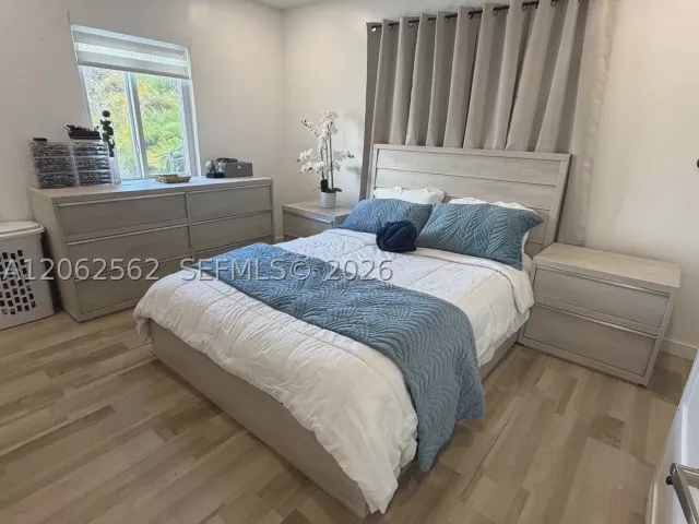 3-bedroom home for sale in Miami - 2401 SW 83rd Ave - MondialRealty