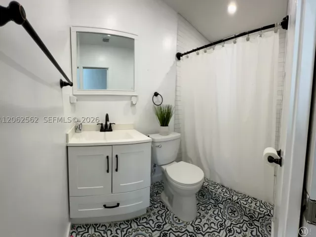 3-bedroom home for sale in Miami - 2401 SW 83rd Ave - MondialRealty