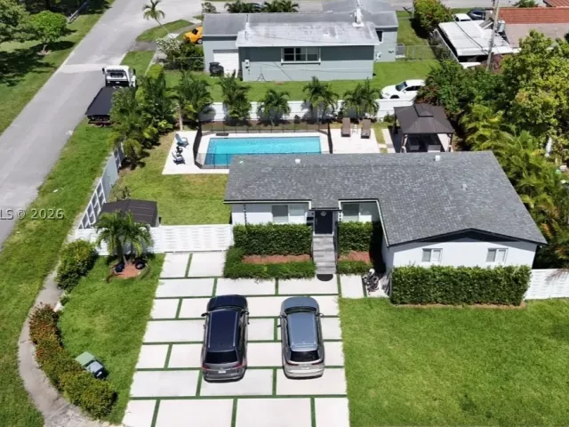 3-bedroom home for sale in Miami - 2401 SW 83rd Ave - MondialRealty