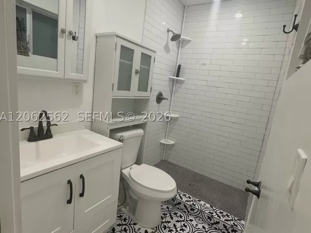 3-bedroom home for sale in Miami - 2401 SW 83rd Ave - MondialRealty
