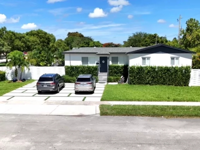 3-bedroom home for sale in Miami - 2401 SW 83rd Ave - MondialRealty