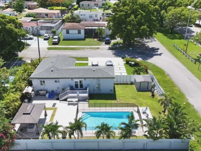 3-bedroom home for sale in Miami - 2401 SW 83rd Ave - MondialRealty