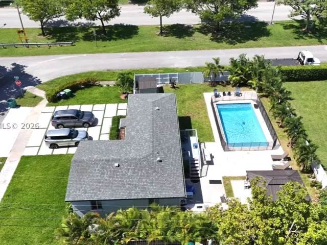 3-bedroom home for sale in Miami - 2401 SW 83rd Ave - MondialRealty