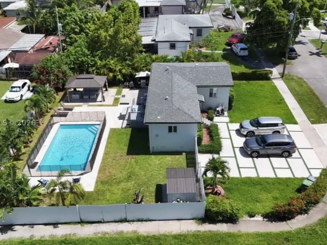 3-bedroom home for sale in Miami - 2401 SW 83rd Ave - MondialRealty