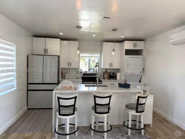 3-bedroom home for sale in Miami - 2401 SW 83rd Ave - MondialRealty