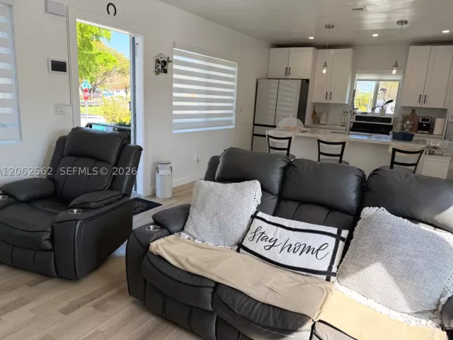 3-bedroom home for sale in Miami - 2401 SW 83rd Ave - MondialRealty