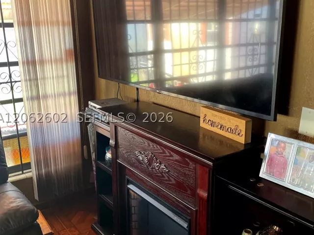 4-bedroom home for sale in Miami - 3265 NW 80th Ter - MondialRealty