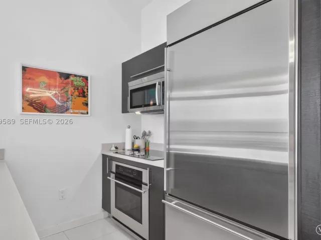 1-bedroom condo for sale in Miami - 500 Brickell Ave 1100 - MondialRealty
