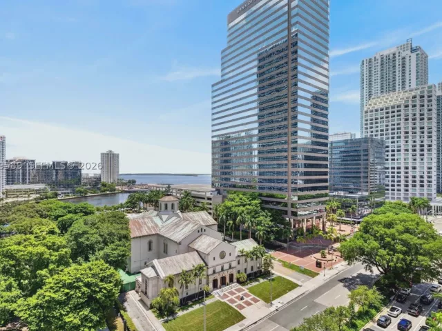 1-bedroom condo for sale in Miami - 500 Brickell Ave 1100 - MondialRealty