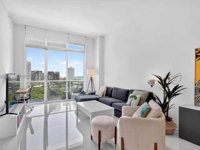 1-bedroom condo for sale in Miami - 500 Brickell Ave 1100 - MondialRealty