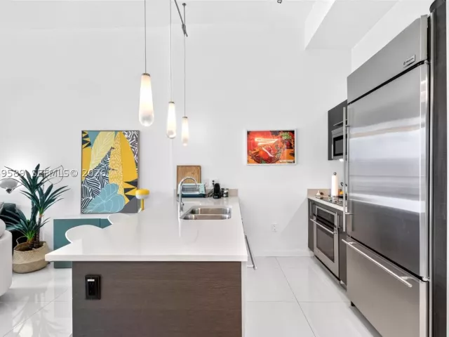 1-bedroom condo for sale in Miami - 500 Brickell Ave 1100 - MondialRealty