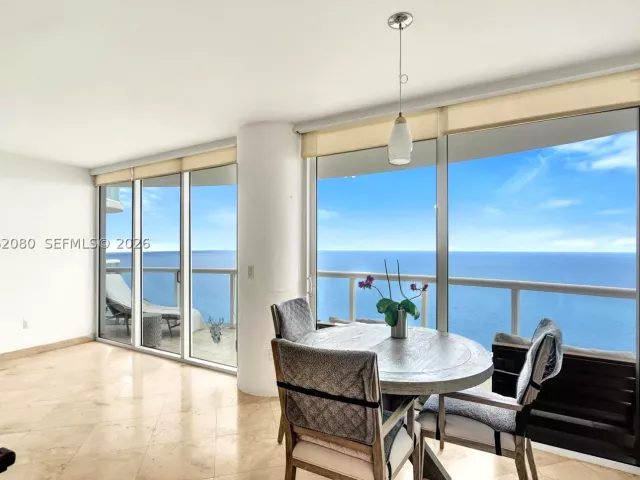 2-bedroom condo for sale in Miami Beach - 6365 Collins Ave 3002 - MondialRealty